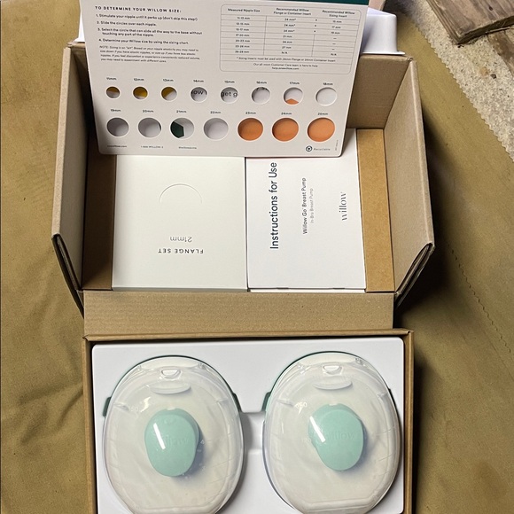 Wearable Breast Pump with Clear and Mint Design - Picture 4 of 13